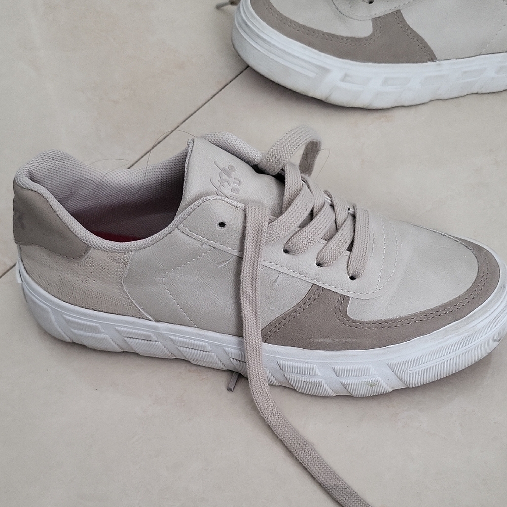 Girls Blowfish Cream Sneakers